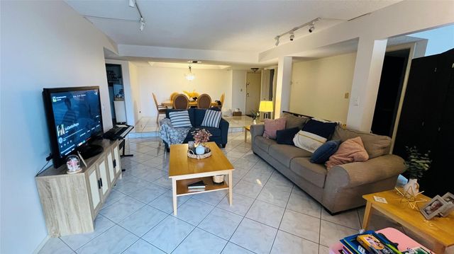 3650 Inverrary Dr 3T, Lauderhill, FL 33319