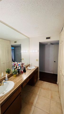 3650 Inverrary Dr 3T, Lauderhill, FL 33319