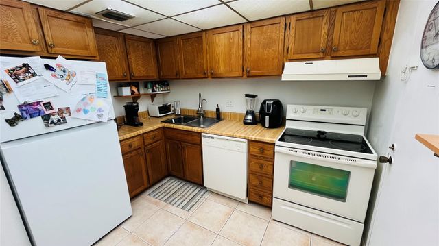 3650 Inverrary Dr 3T, Lauderhill, FL 33319