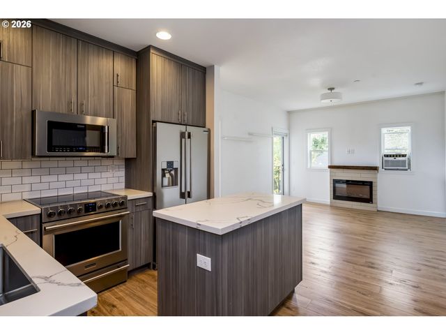 5321 Ne IRVING St C, Portland, OR 97213