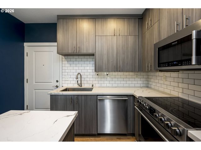 5321 Ne IRVING St C, Portland, OR 97213