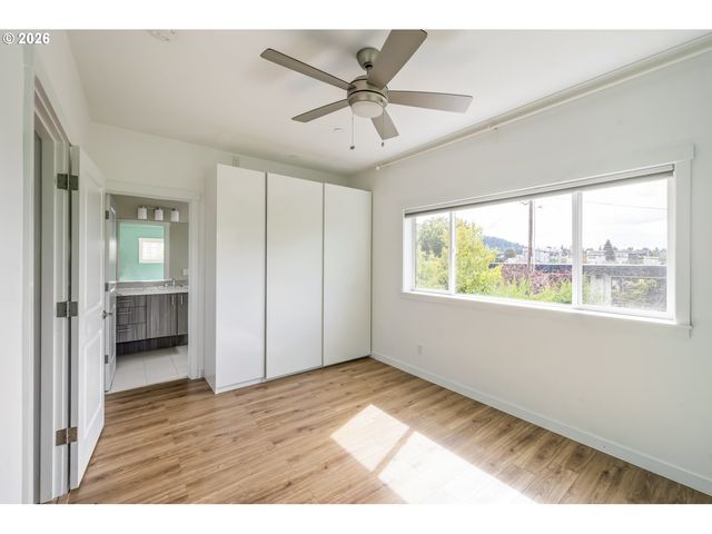5321 Ne IRVING St C, Portland, OR 97213