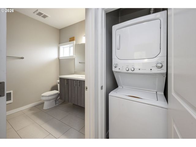 5321 Ne IRVING St C, Portland, OR 97213