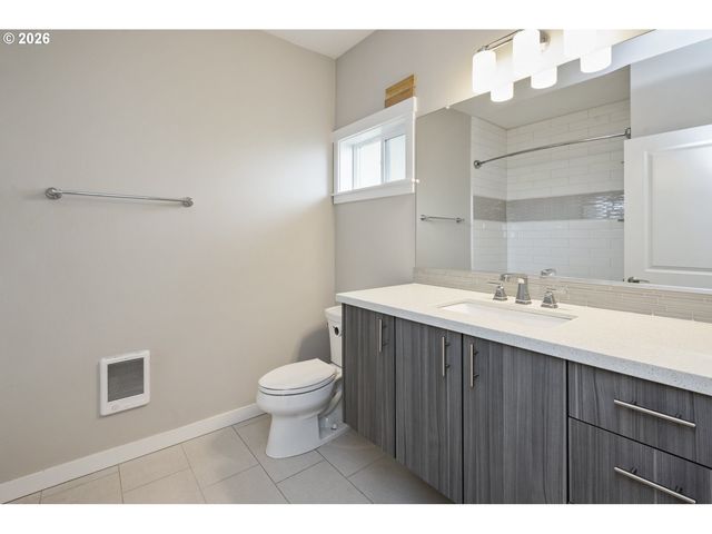 5321 Ne IRVING St C, Portland, OR 97213