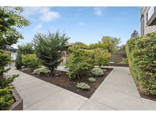 5321 Ne IRVING St C, Portland, OR 97213