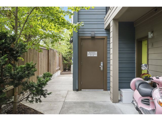5321 Ne IRVING St C, Portland, OR 97213