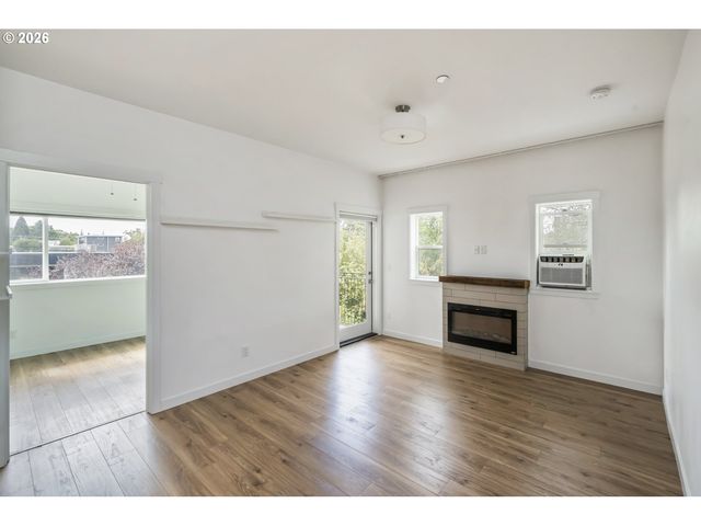 5321 Ne IRVING St C, Portland, OR 97213