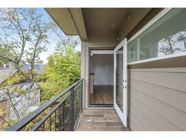 5321 Ne IRVING St C, Portland, OR 97213