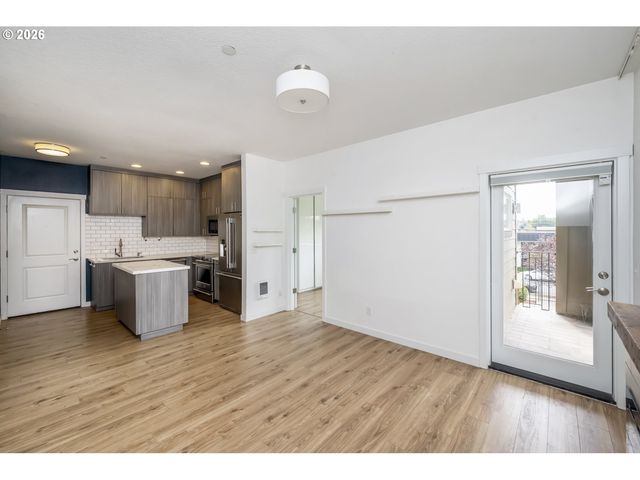 5321 Ne IRVING St C, Portland, OR 97213
