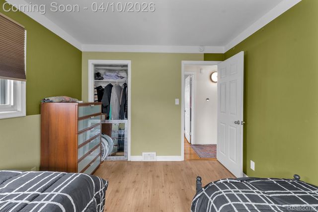 32700 Grandview Avenue, Westland, MI 48186