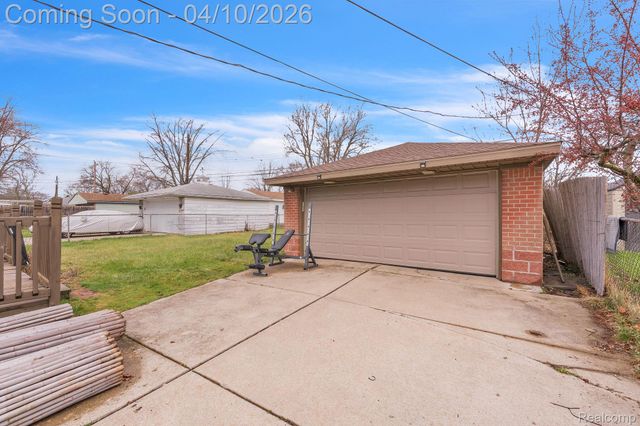 32700 Grandview Avenue, Westland, MI 48186