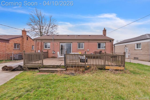 32700 Grandview Avenue, Westland, MI 48186