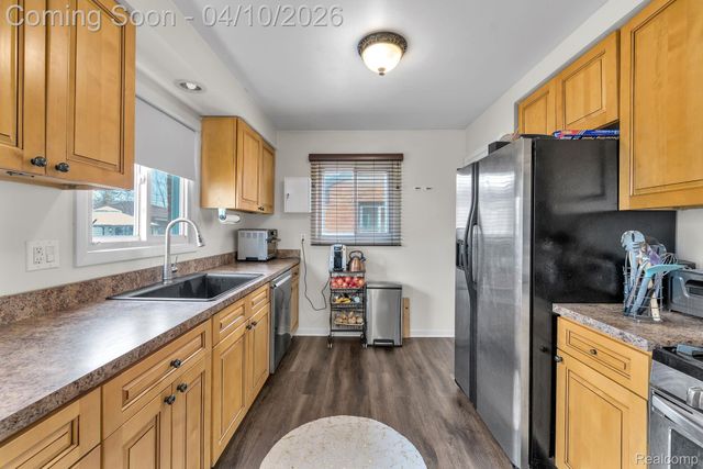 32700 Grandview Avenue, Westland, MI 48186