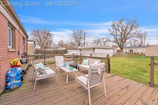 32700 Grandview Avenue, Westland, MI 48186