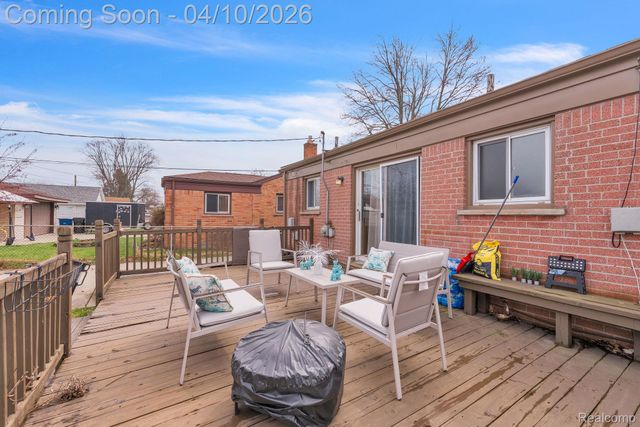 32700 Grandview Avenue, Westland, MI 48186