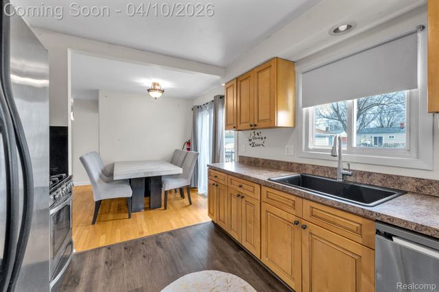 32700 Grandview Avenue, Westland, MI 48186