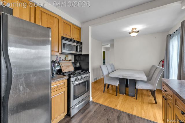 32700 Grandview Avenue, Westland, MI 48186