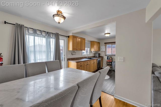 32700 Grandview Avenue, Westland, MI 48186