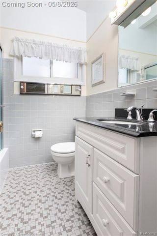 5387 Vivian Street, Dearborn Heights, MI 48125
