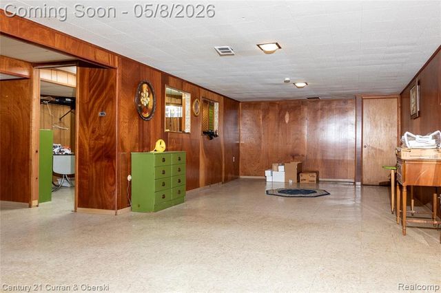 5387 Vivian Street, Dearborn Heights, MI 48125