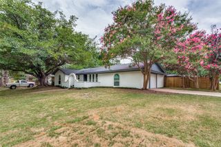 1109 Sherwood Drive, Bedford, TX 76022