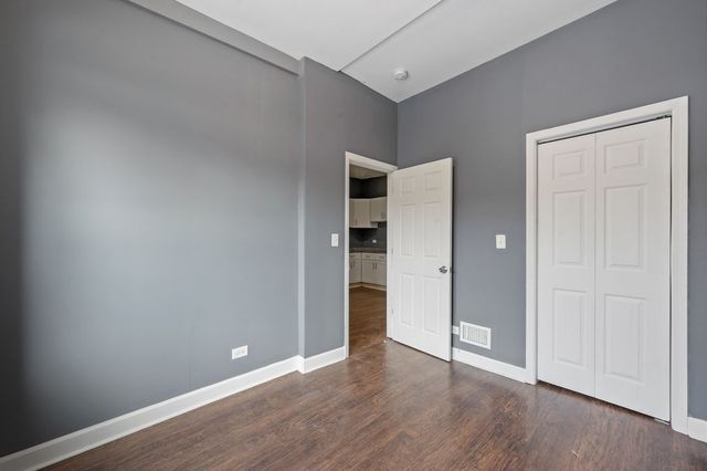 7214 S Saint Lawrence Avenue, Chicago, IL 60619