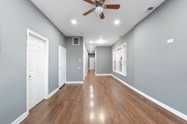 7214 S Saint Lawrence Avenue, Chicago, IL 60619