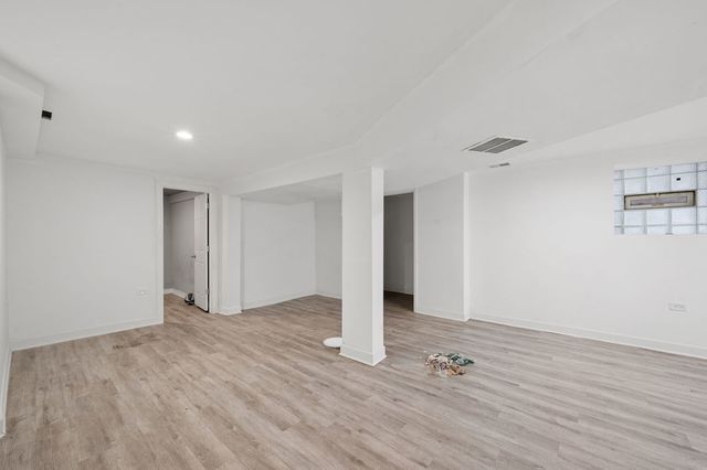 7214 S Saint Lawrence Avenue, Chicago, IL 60619