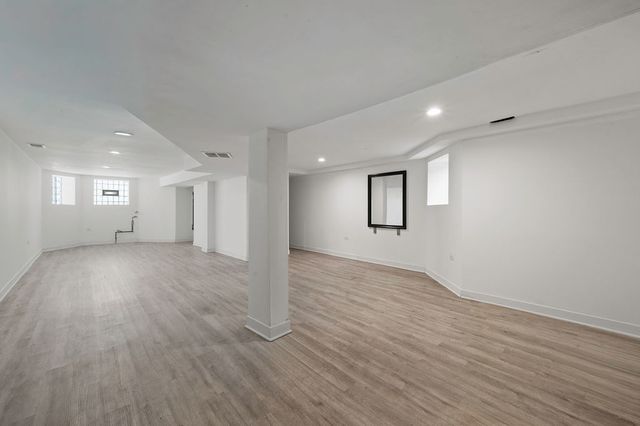 7214 S Saint Lawrence Avenue, Chicago, IL 60619