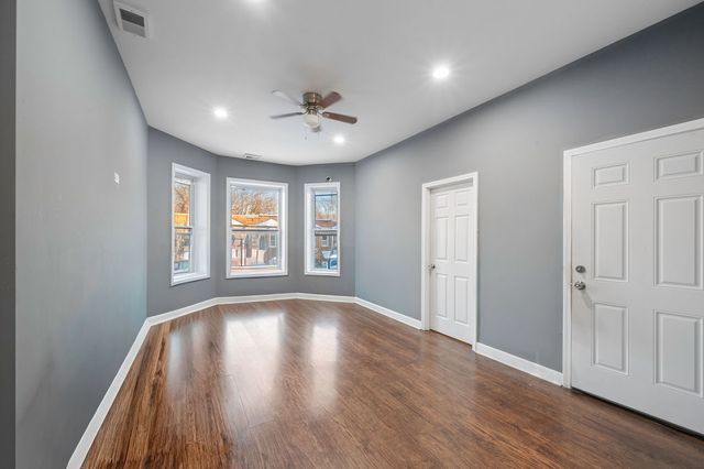 7214 S Saint Lawrence Avenue, Chicago, IL 60619