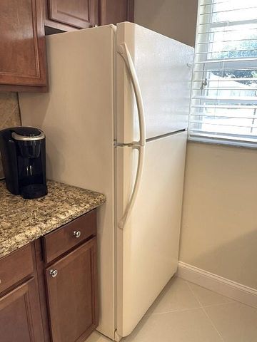 1315 HIGH POINT Way SE B, Delray Beach, FL 33445
