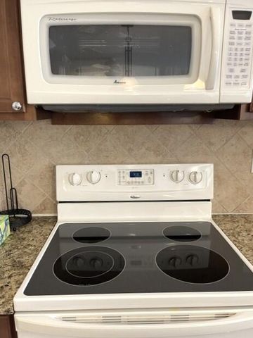 1315 HIGH POINT Way SE B, Delray Beach, FL 33445