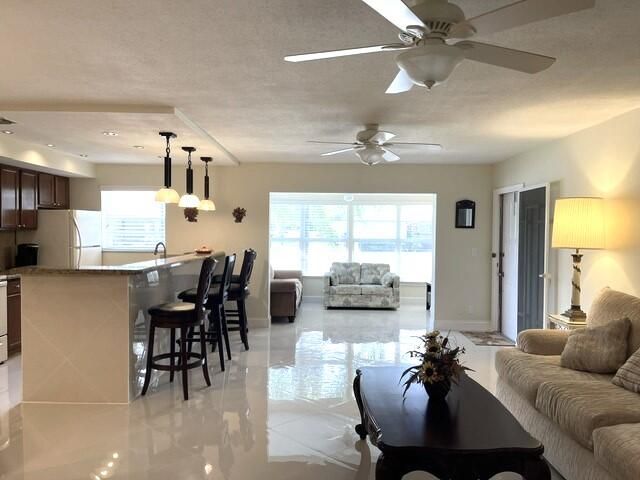 1315 HIGH POINT Way SE B, Delray Beach, FL 33445