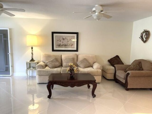 1315 HIGH POINT Way SE B, Delray Beach, FL 33445