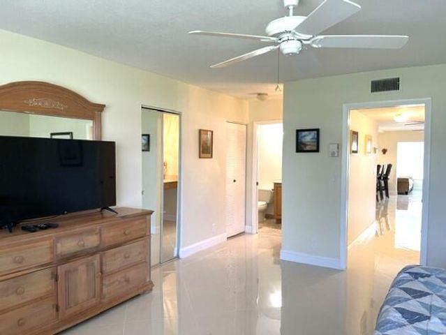 1315 HIGH POINT Way SE B, Delray Beach, FL 33445