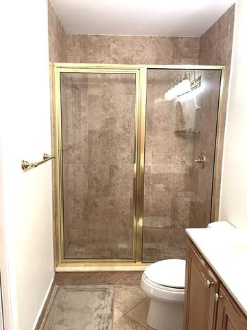 1315 HIGH POINT Way SE B, Delray Beach, FL 33445
