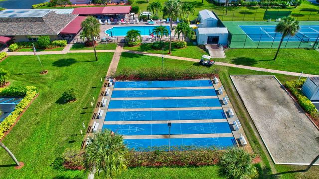 1315 HIGH POINT Way SE B, Delray Beach, FL 33445