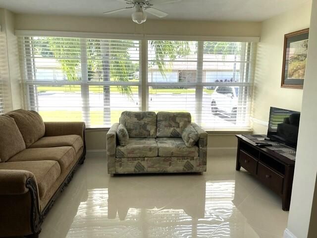 1315 HIGH POINT Way SE B, Delray Beach, FL 33445