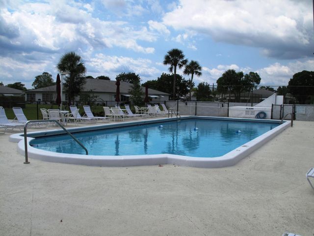 1315 HIGH POINT Way SE B, Delray Beach, FL 33445