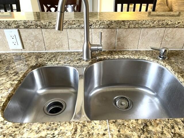 1315 HIGH POINT Way SE B, Delray Beach, FL 33445