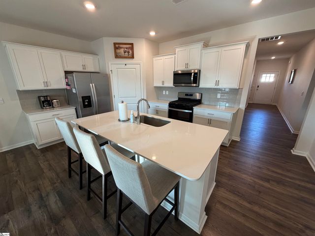 918 Pineland Drive, Woodruff, SC 29388