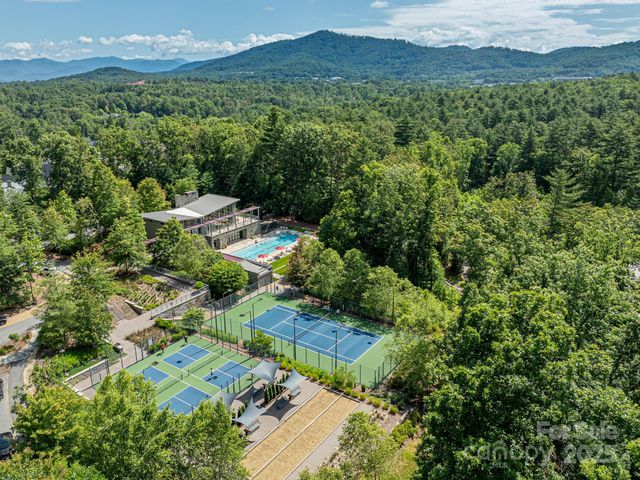 176 Valley Springs Road, Asheville, NC 28803