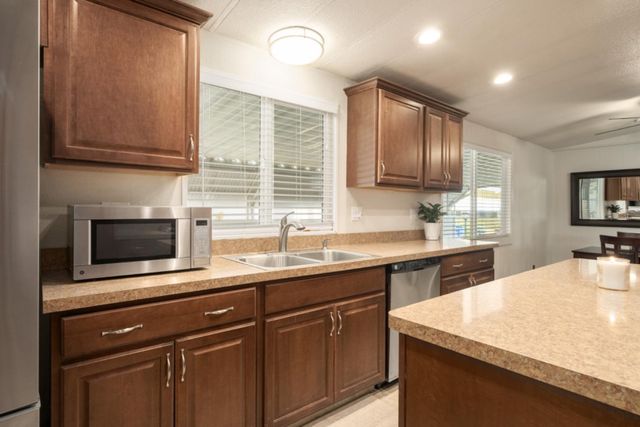 371 Bethel Avenue # 51 SP 51, Sanger, CA 93657