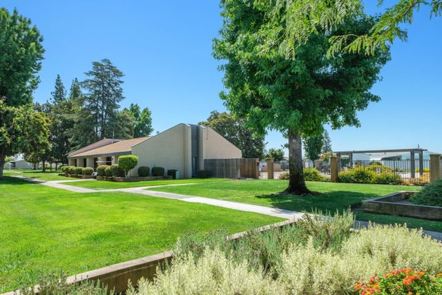 371 Bethel Avenue # 51 SP 51, Sanger, CA 93657