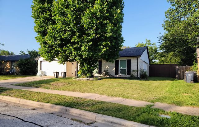 5828 Sidewinder Trail, Fort Worth, TX 76131