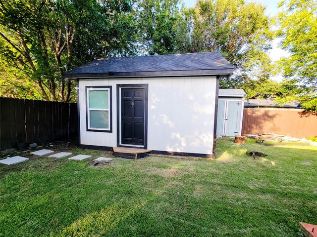 5828 Sidewinder Trail, Fort Worth, TX 76131