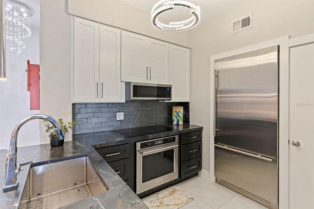 200 4TH AVENUE S 321, St Petersburg, FL 33701