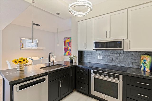 200 4TH AVENUE S 321, St Petersburg, FL 33701