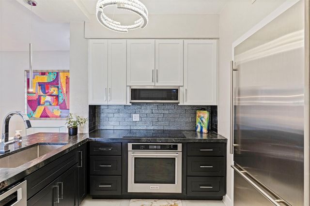 200 4TH AVENUE S 321, St Petersburg, FL 33701