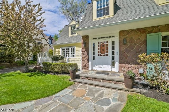 11 HAWTHORNE ROAD, Millburn Twp., NJ 07078